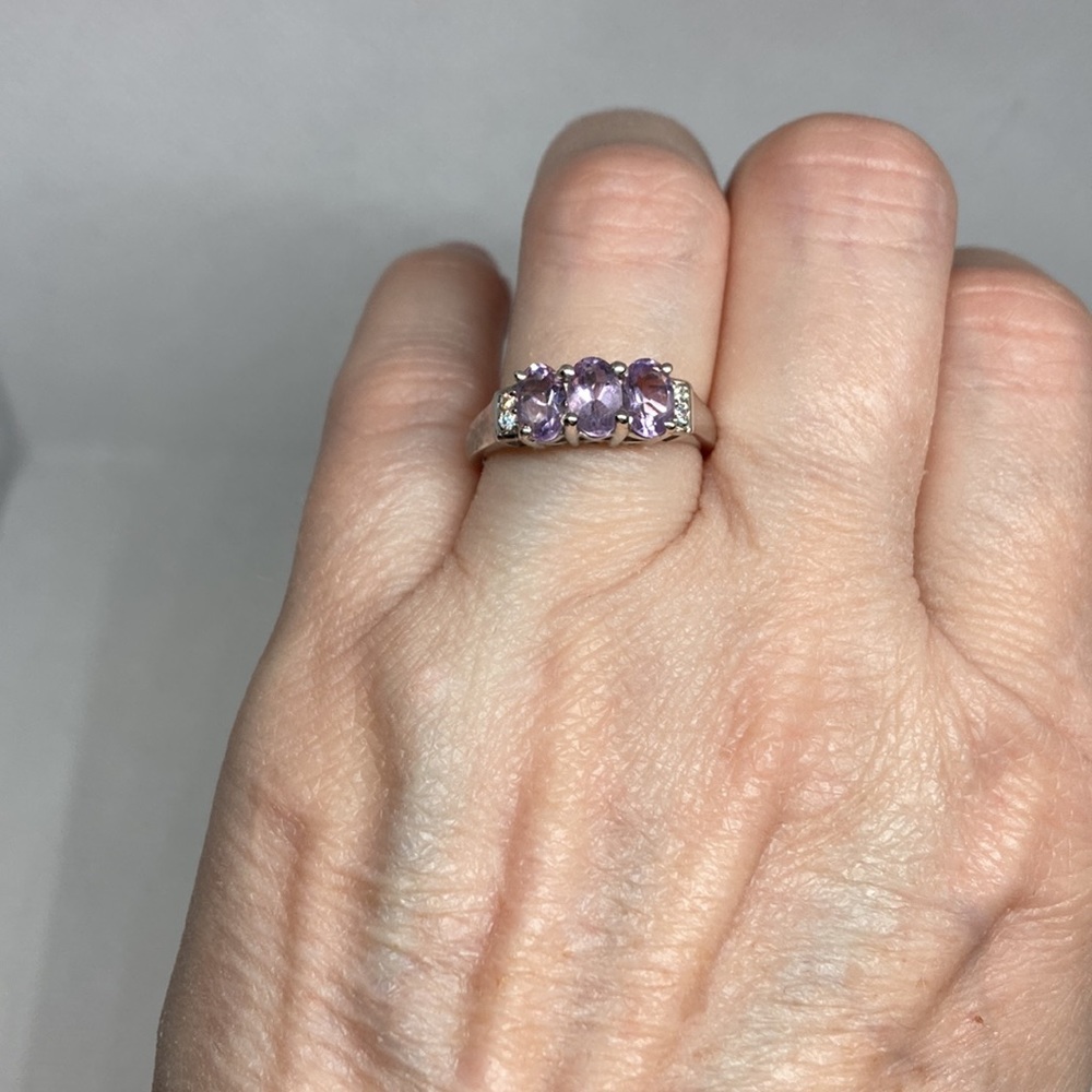 NWT Rose De Francis Amethyst Oval Cut & 2 Round Cut Simulated Diamond Ring J89